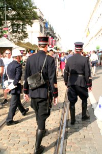 Fête nationale belge à Bruxelles le 21 juillet 2016 06 - Personnes costumées en anciens gendarmes belges 02