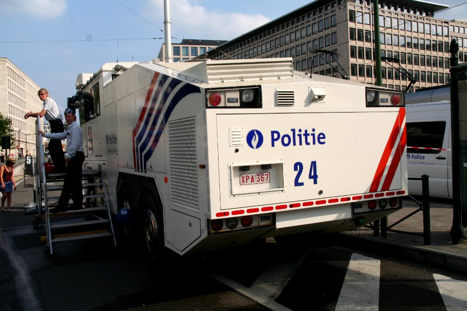 Fête nationale belge à Bruxelles le 21 juillet 2016 - Véhicule de la police belge 27 - Arroseuse