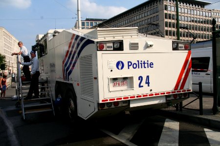 Fête nationale belge à Bruxelles le 21 juillet 2016 - Véhicule de la police belge 27 - Arroseuse photo