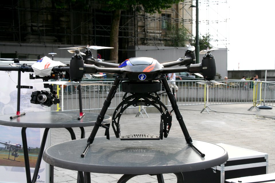 Fête nationale belge à Bruxelles le 21 juillet 2016 - Drone de la police belge - Drone of the belgian police 06