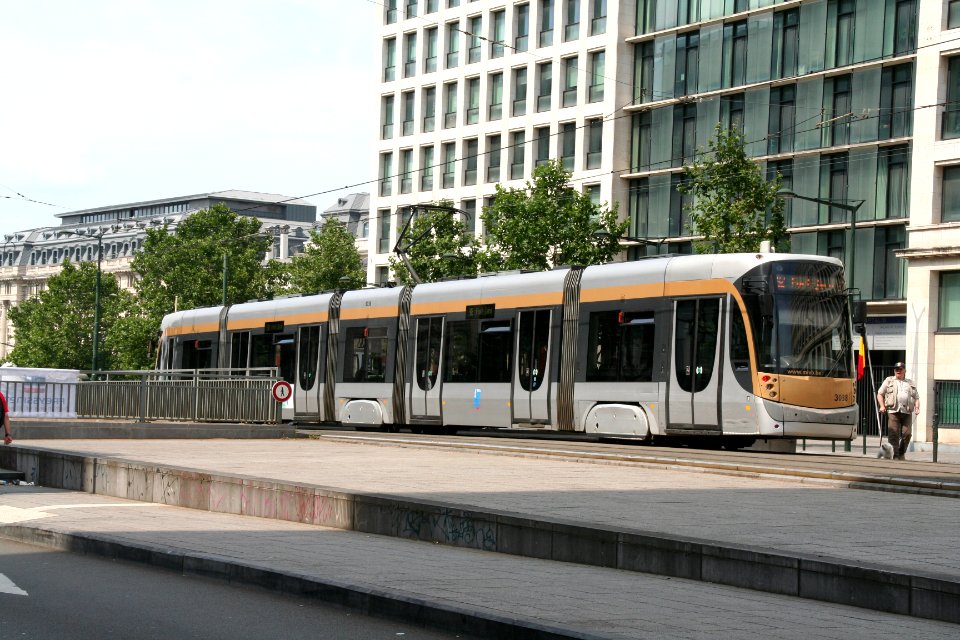 Fête nationale belge à Bruxelles le 21 juillet 2016 03 - Tram de la STIB