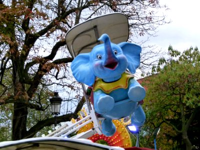 Fête foraine - Jumbo bleu volant
