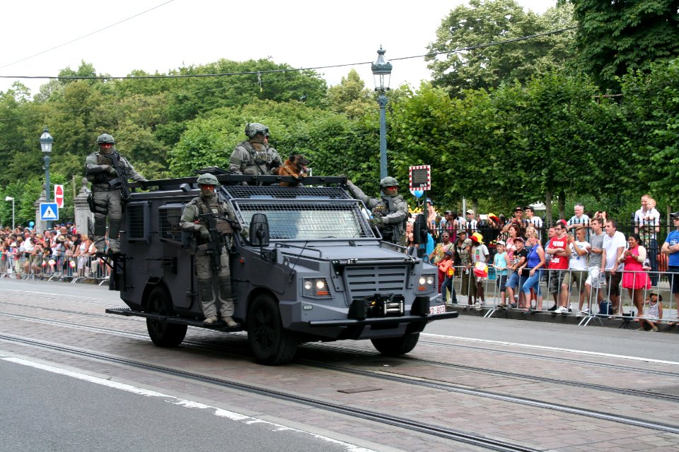 Fête nationale belge à Bruxelles le 21 juillet 2016 - Véhicule de la police belge 04 - CGSU - Unités spéciales lors du défilé