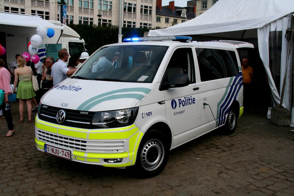 Fête nationale belge à Bruxelles le 21 juillet 2016 - Véhicule de la police belge 02