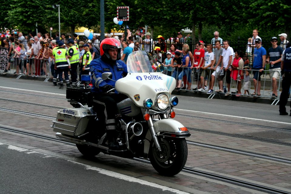 Fête nationale belge à Bruxelles le 21 juillet 2016 - Moto de la police belge lors du défilé national 02