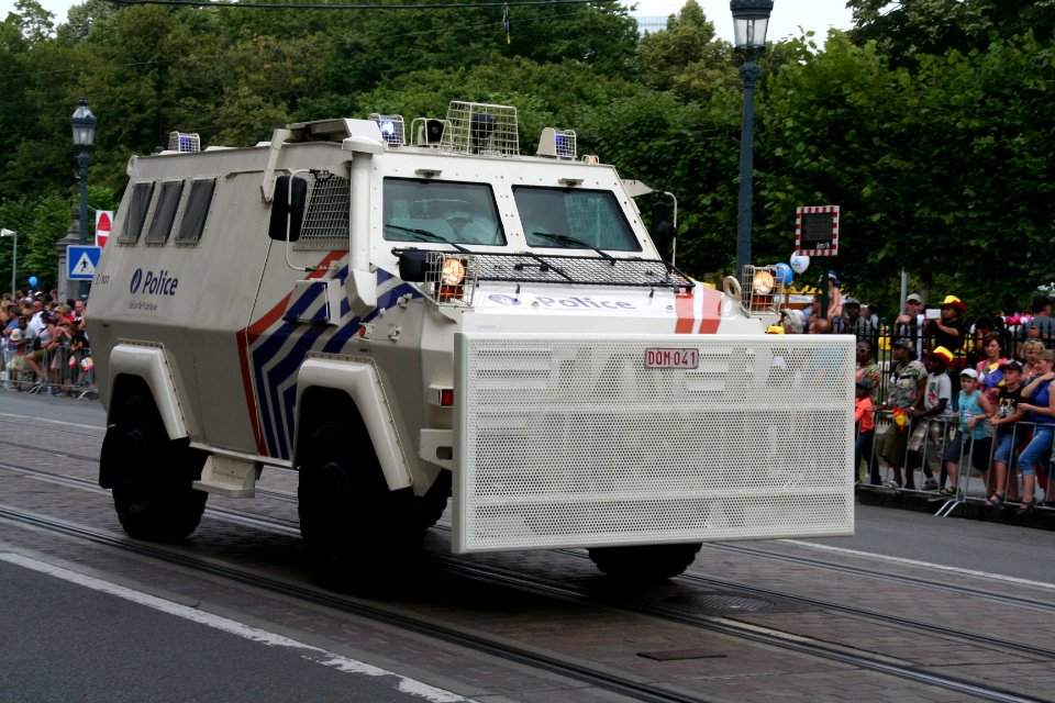 Fête nationale belge à Bruxelles le 21 juillet 2016 - Véhicule de la police belge 11