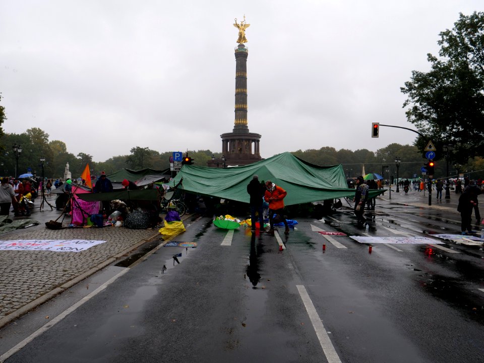 Extinction Rebellion blockade Großer Stern 2019-10-08 09