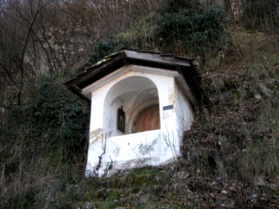 Fünfte Kreuzwegstation auf dem Weg zur Kalvarienbergkapelle in Salurn 1