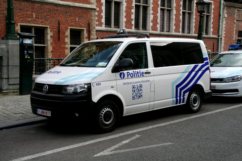 Fête nationale belge à Bruxelles le 21 juillet 2016 - Véhicule de la police belge 24 - VW Transporter