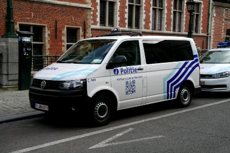 Fête nationale belge à Bruxelles le 21 juillet 2016 - Véhicule de la police belge 24 - VW Transporter