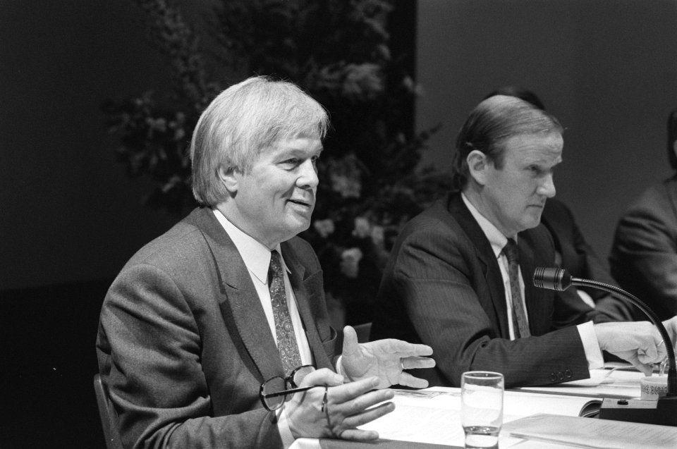 F.A. (Frits) Becht (l) en mr. S. Patijn, Bestanddeelnr 934-3929