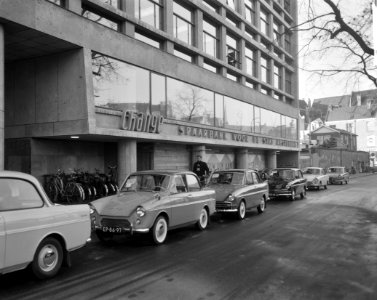F 250 miljoen spaarderskapitaal bij Spaarbank Amsterdam Entree van de Spaarbank, Bestanddeelnr 913-2091