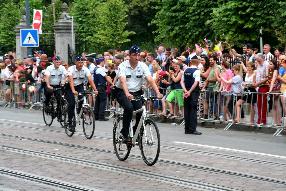 Fête nationale belge à Bruxelles le 21 juillet 2016 05- Policiers belges à vélo - Brigade cycliste