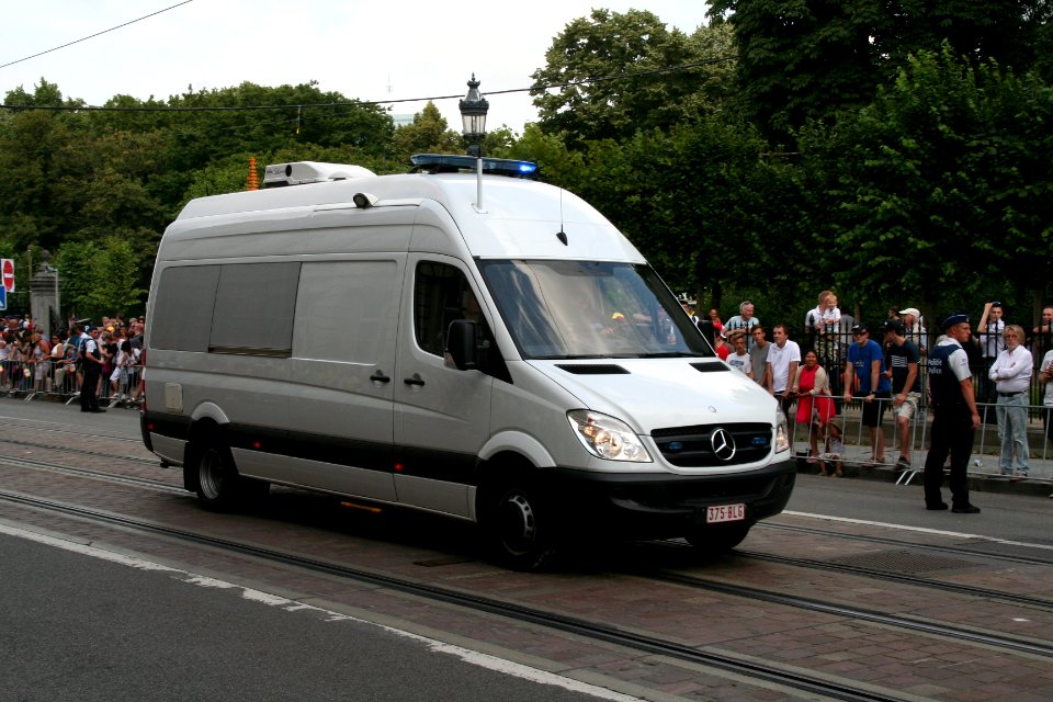 Fête nationale belge à Bruxelles le 21 juillet 2016 - Véhicule de la police belge 03