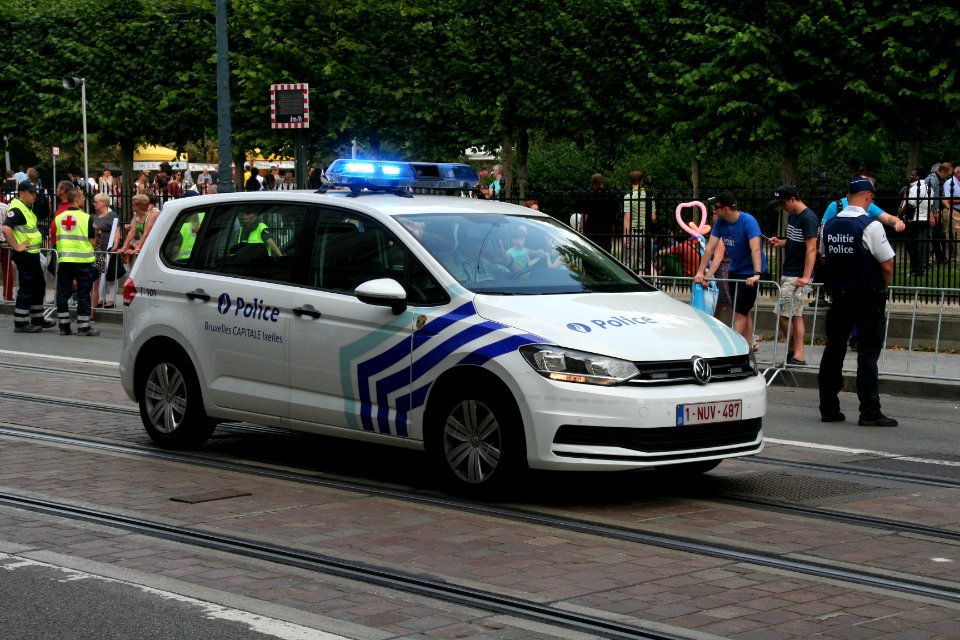 Fête nationale belge à Bruxelles le 21 juillet 2016 - Véhicule de la police belge 22 - ZP Bruxelles Ixelles - VW Touran