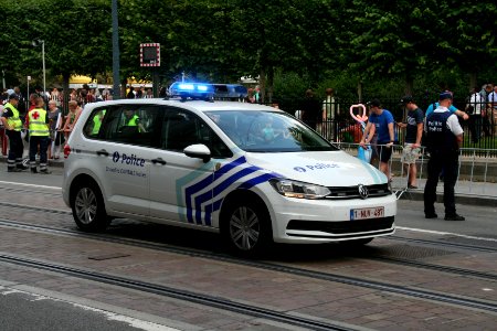 Fête nationale belge à Bruxelles le 21 juillet 2016 - Véhicule de la police belge 22 - ZP Bruxelles Ixelles - VW Touran
