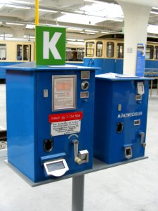 Fahrscheinautomat und Münzwechsler der Stadtwerke München, ca. 1980 - MVG Museum