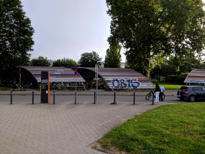 Fahrrad-Unterstände am Hinterausgang des Bahnhofs in Tübingen