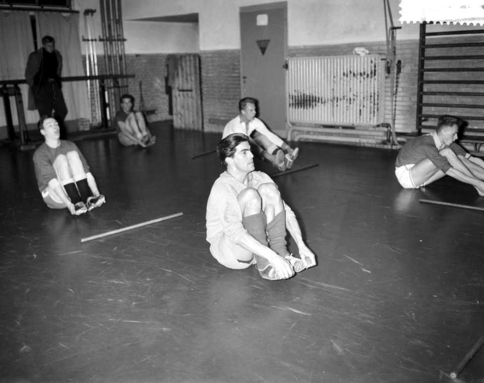 F de Munck in training als handballer bij de Utrechtse Sport Vereniging, Bestanddeelnr 910-9343