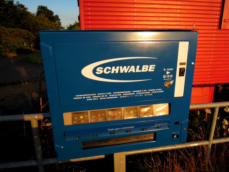 Fahrrad-Schlauchautomat am Störmthaler See im Juli 2020