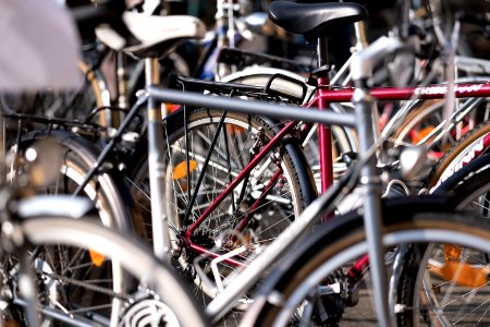 Fahrräder auf dem Fahrradflomarkt in Tübingen April 2019