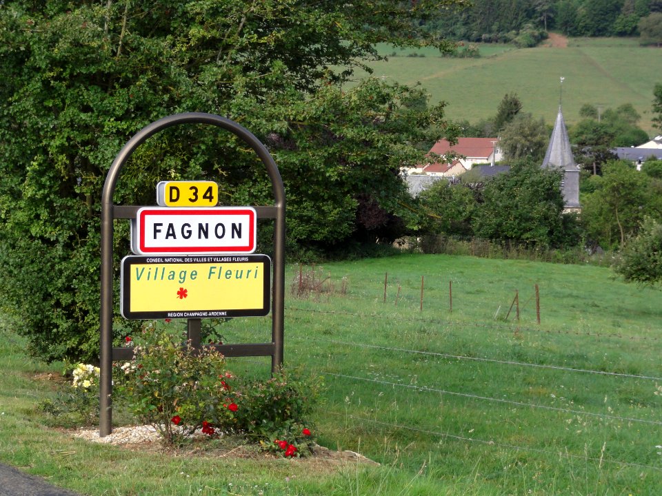 Fagnon (Ardennes) city limit sign