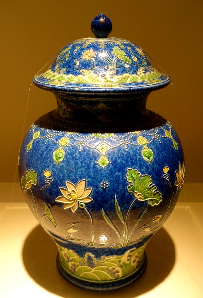 Fahua jar with lotus pond and heron design, China, Jingdezhen kiln, Qing dynasty, 18th-19th century AD, color glazes within borders - Matsuoka Museum of Art - Tokyo, Japan - DSC07236