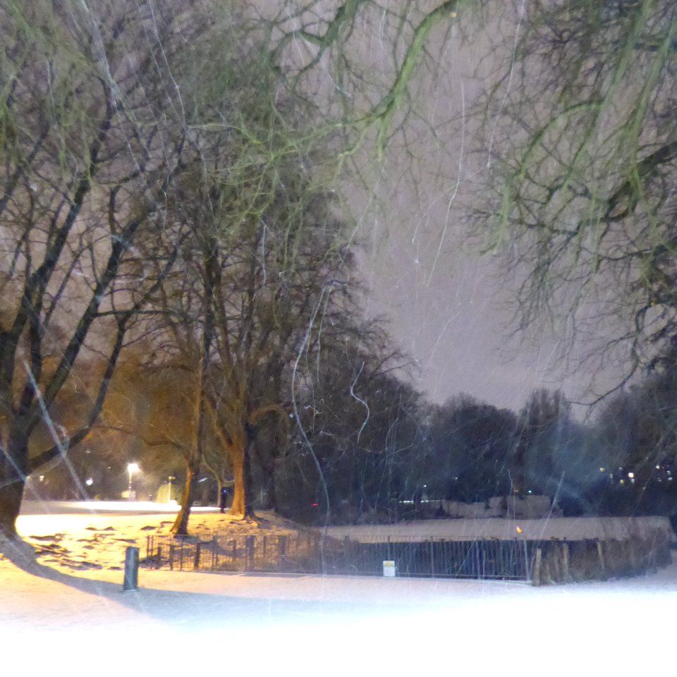 Fallender Schnee Linienspuren