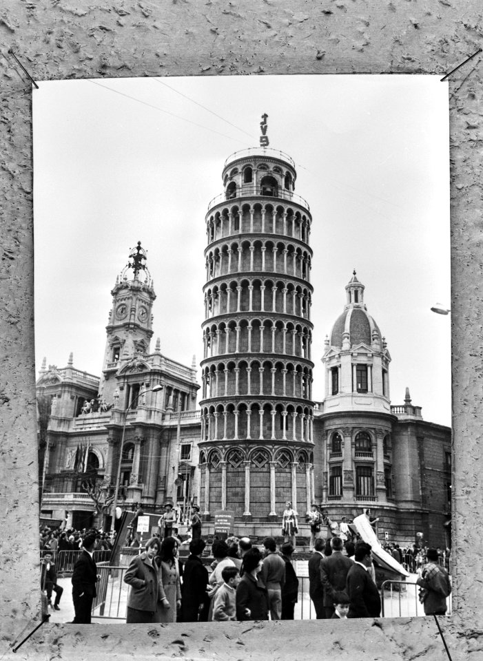 Fallas in Valencia de scheve toren van Pisa, Bestanddeelnr 922-2165