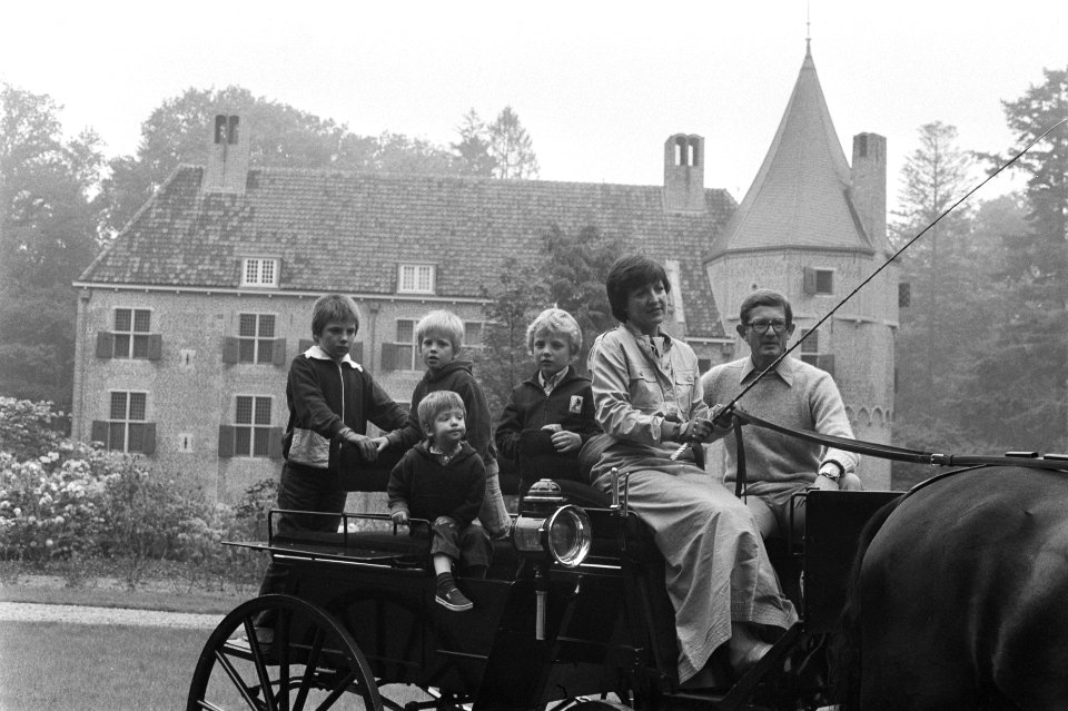 Familie Van Vollenhoven rond Paleis Het Loo, Bestanddeelnr 929-7450