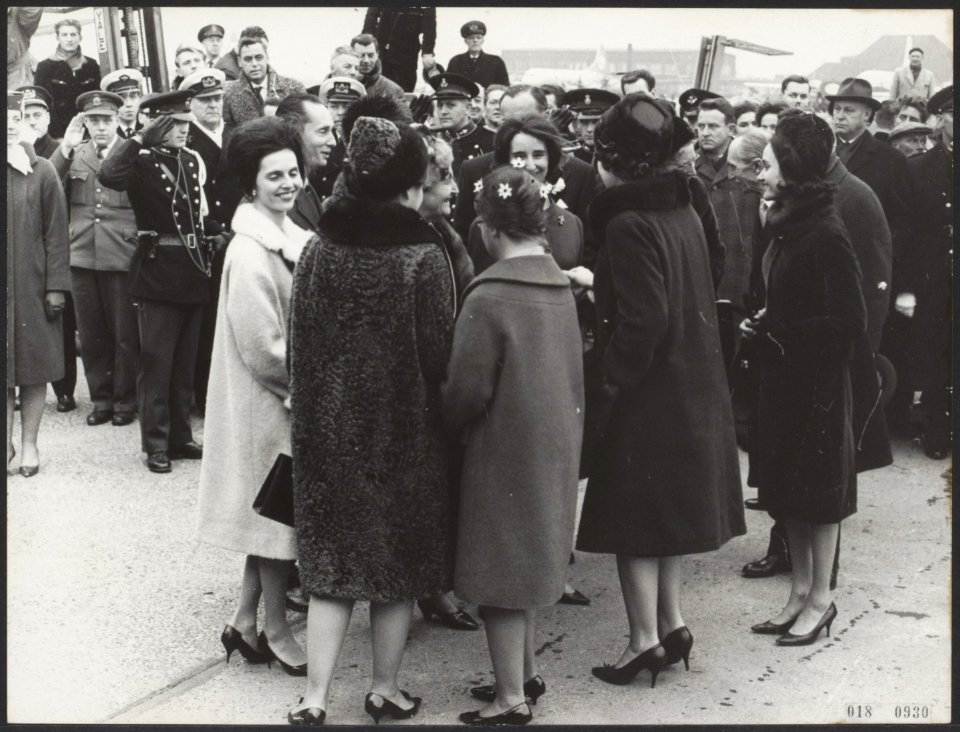 Familie van prins Carel-Hugo bezoekt Nederland i.v.m. de verloving met prinses I, Bestanddeelnr 018-0930