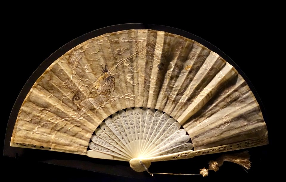 Fan, China, mid 1800s, silk and probably ivory - Museu do Oriente - Lisbon, Portugal - DSC06982