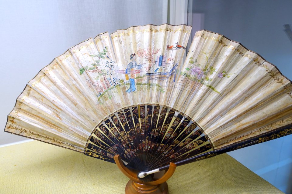 Fan, Japanese, 1700s, bird motifs made of feathers - Fan Room, Alcázar of Seville, Spain - DSC07321