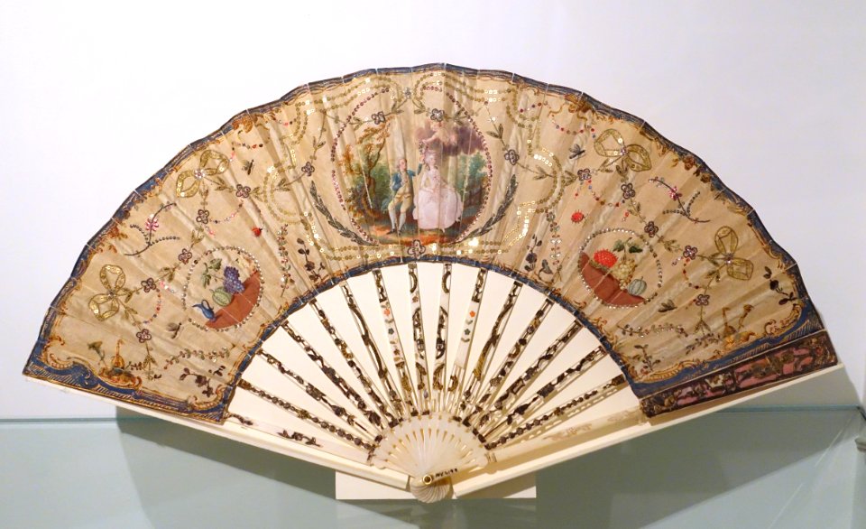 Fan, unidentified - Museo Nacional de Artes Decorativas - Madrid, Spain - DSC08370
