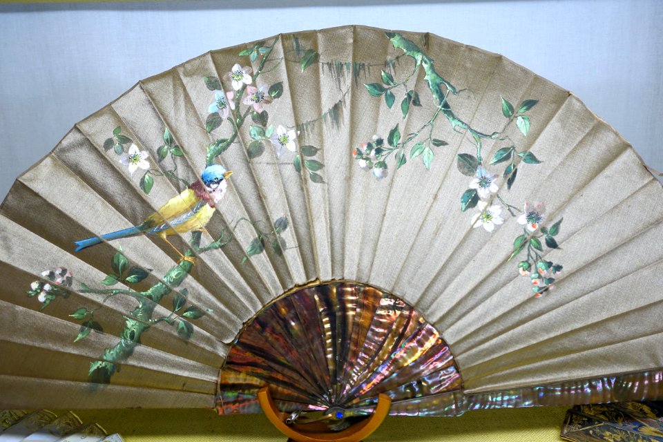 Fan, England, mother-of-pearl ribs, floral design in gold - Fan Room, Alcázar of Seville, Spain - DSC07317