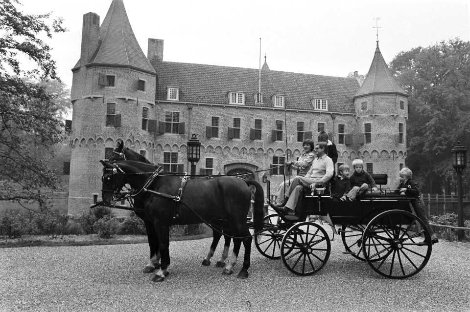 Familie Van Vollenhoven rond Paleis Het Loo, Bestanddeelnr 929-7458