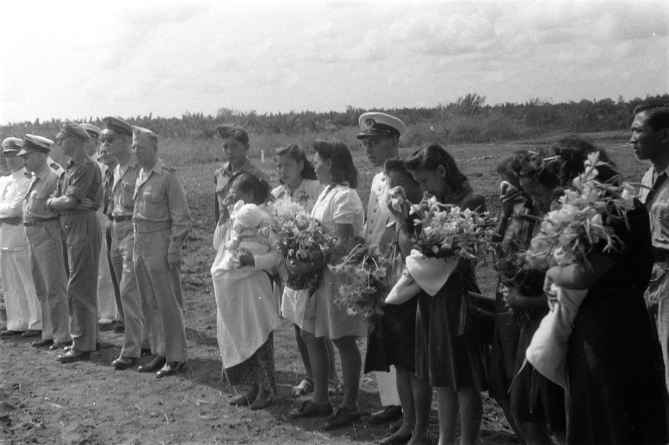 Familieleden van de omgekomen militairen, Bestanddeelnr 104-3-6