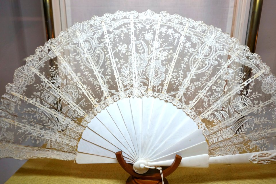 Fan, France, ivory and Brussels lace - Fan Room, Alcázar of Seville, Spain - DSC07325
