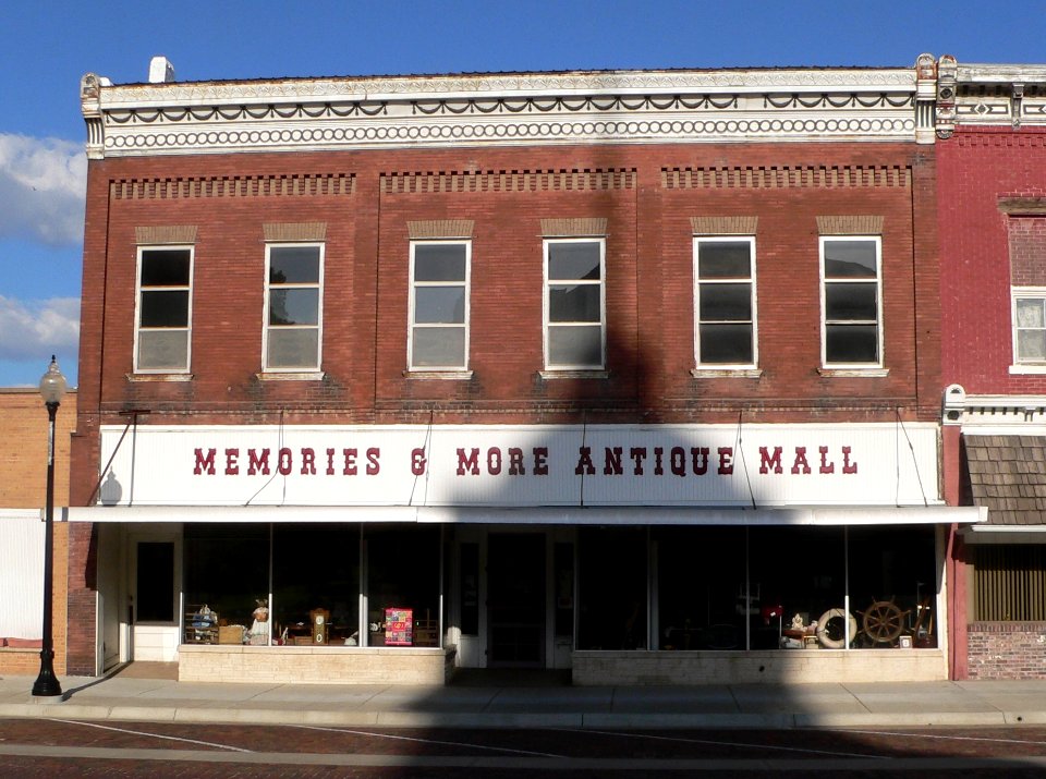Fairbury, Nebraska 409-411 D Street