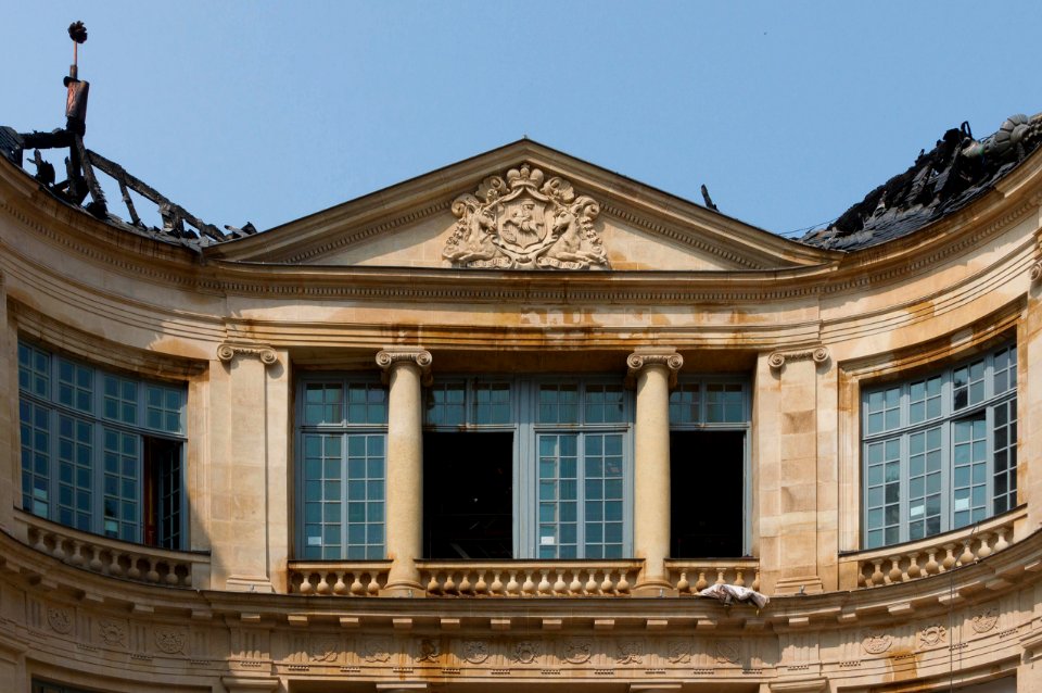 Façade cour d'honneur après incendie hôtel Lambert Paris pc