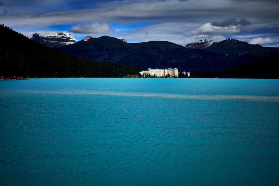Fairmont Chateau Over Lake Louise (179210777)