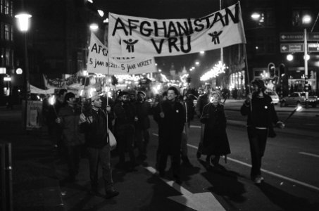 Fakkeloptocht in Amsterdam tegen bezetting Afghanistan, Bestanddeelnr 933-1886
