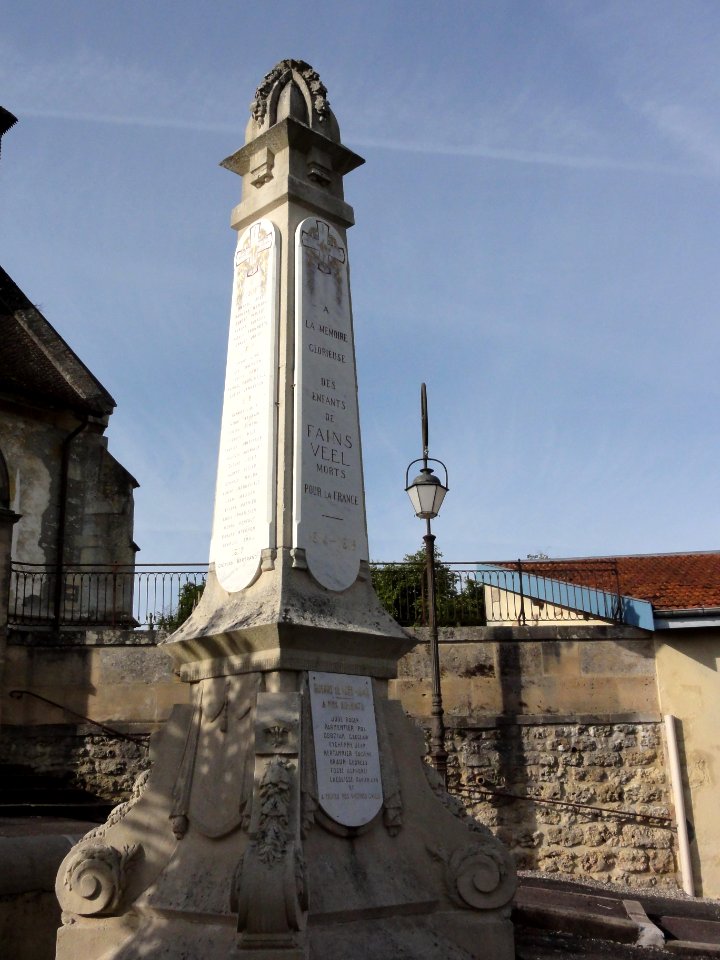 Fains-Véel (Meuse) Fains-les-Sources monument aux morts (02)