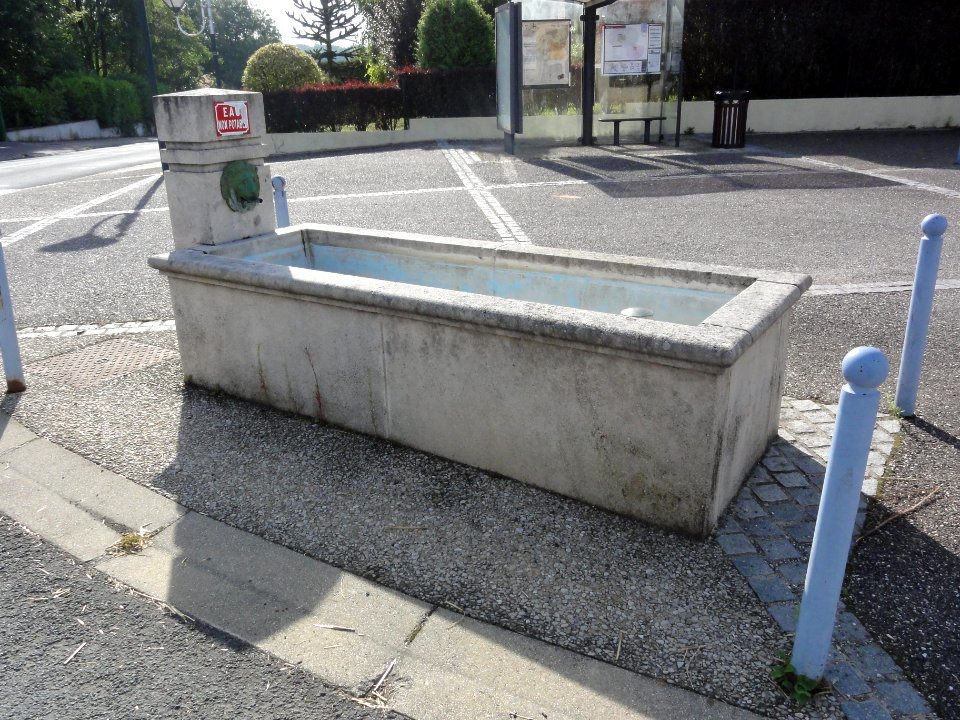 Fains-Véel (Meuse) Véel fontaine A