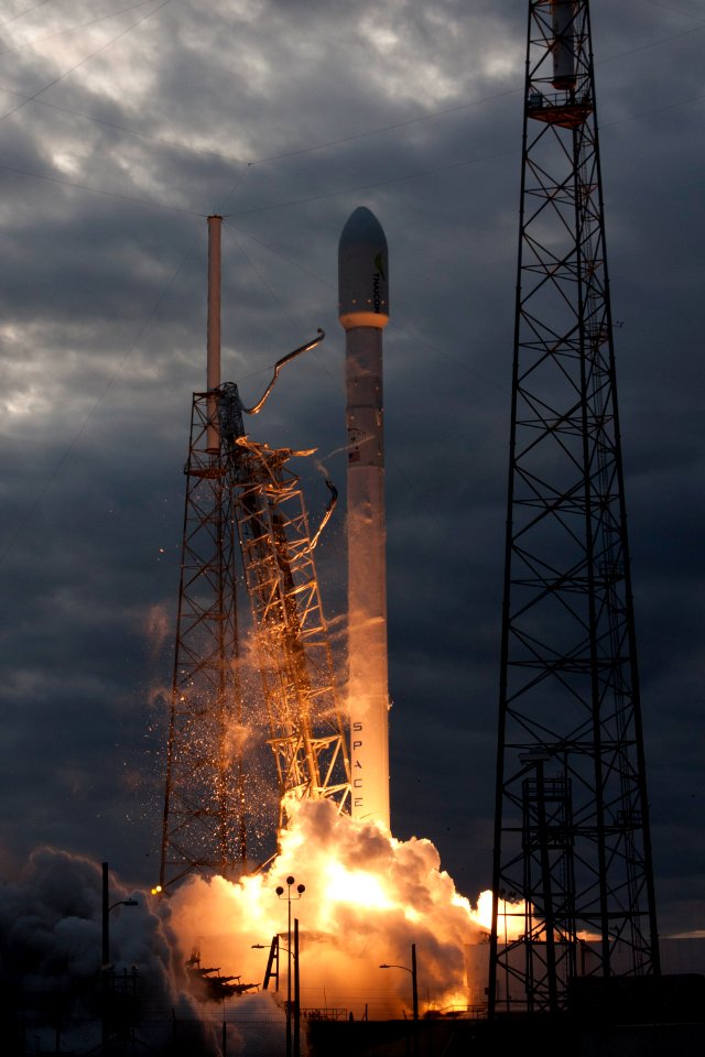 Falcon 9 Thaicom 6 liftoff (1)