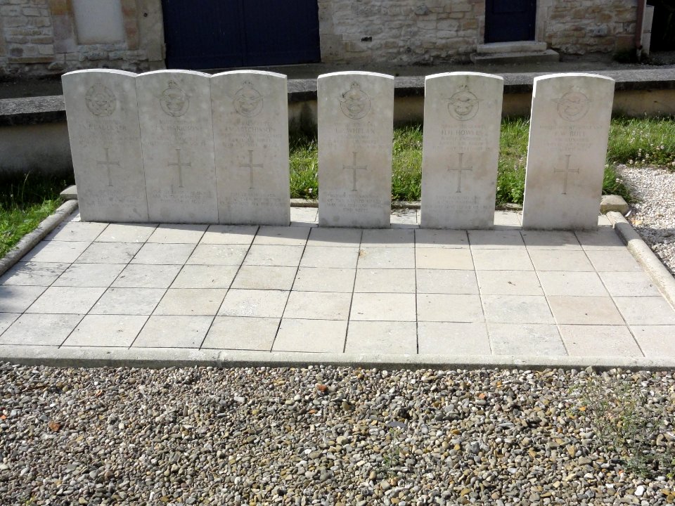Fains-Véel (Meuse) Véel tombes CWGC