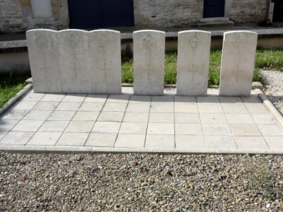 Fains-Véel (Meuse) Véel tombes CWGC