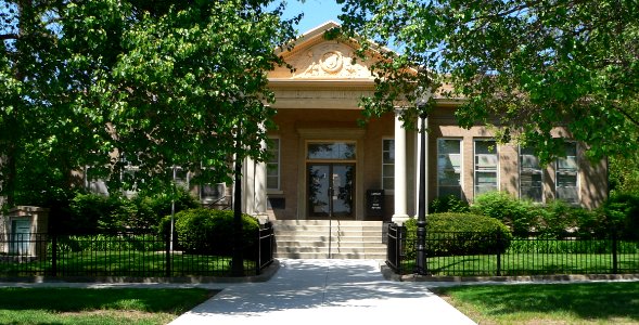 Fairbury, Nebraska Carnegie library from S 1