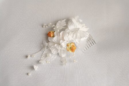 Artificial petals hairstyle