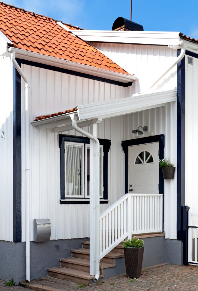 Entrance at Gamla Strandgatan 2, Gamlestan, Lysekil